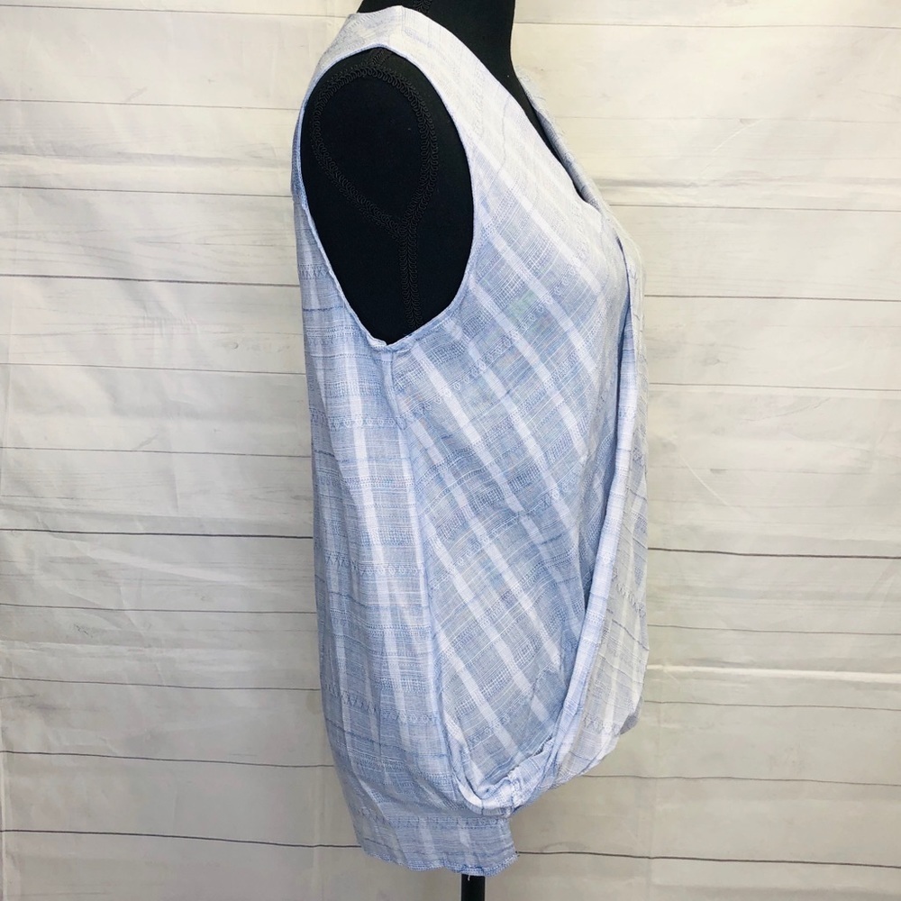 New! Francesca’s Chambray Sleeveless Blouse - Picture 4 of 7